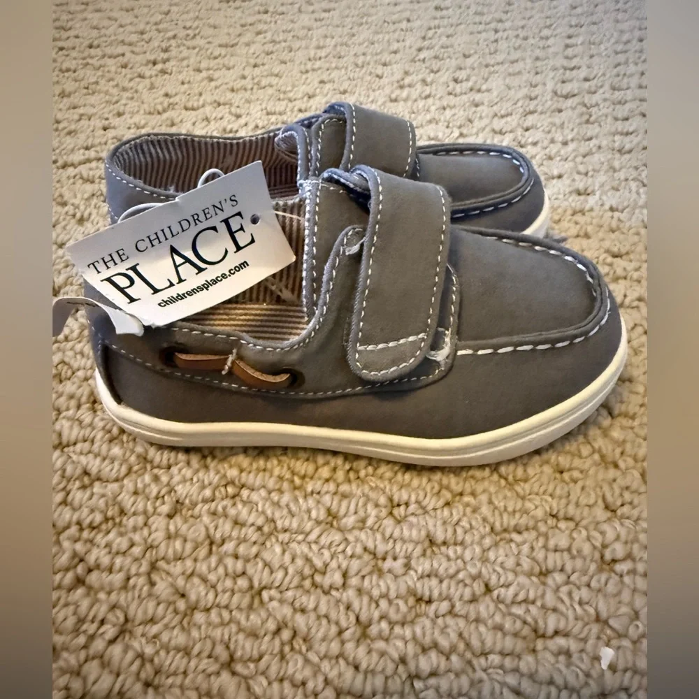 NWT The Children's Place Gray Kids Loafers Sz 7